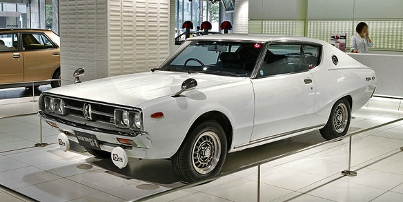 800px-Nissan_Skyline_C111_2000_GTX-E_0014代目 C110型（1972年