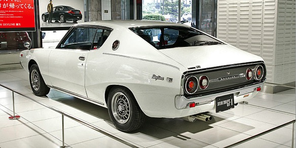 800px-Nissan_Skyline_C111_2000_GTX-E_002